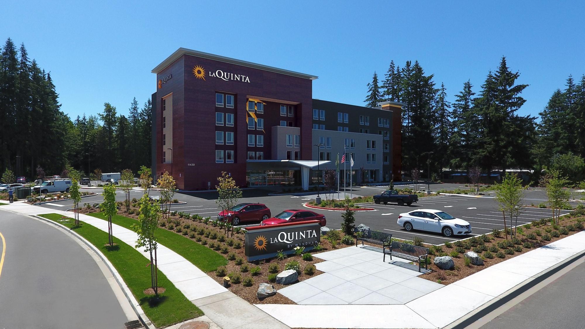 La Quinta Inn & Suites By Wyndham Marysville Exterior photo