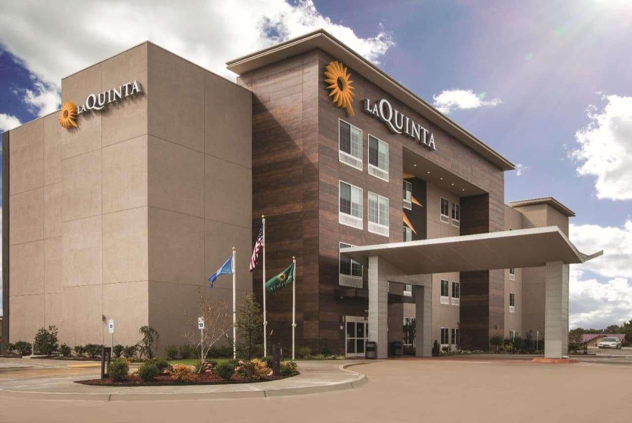 La Quinta Inn & Suites By Wyndham Marysville Exterior photo