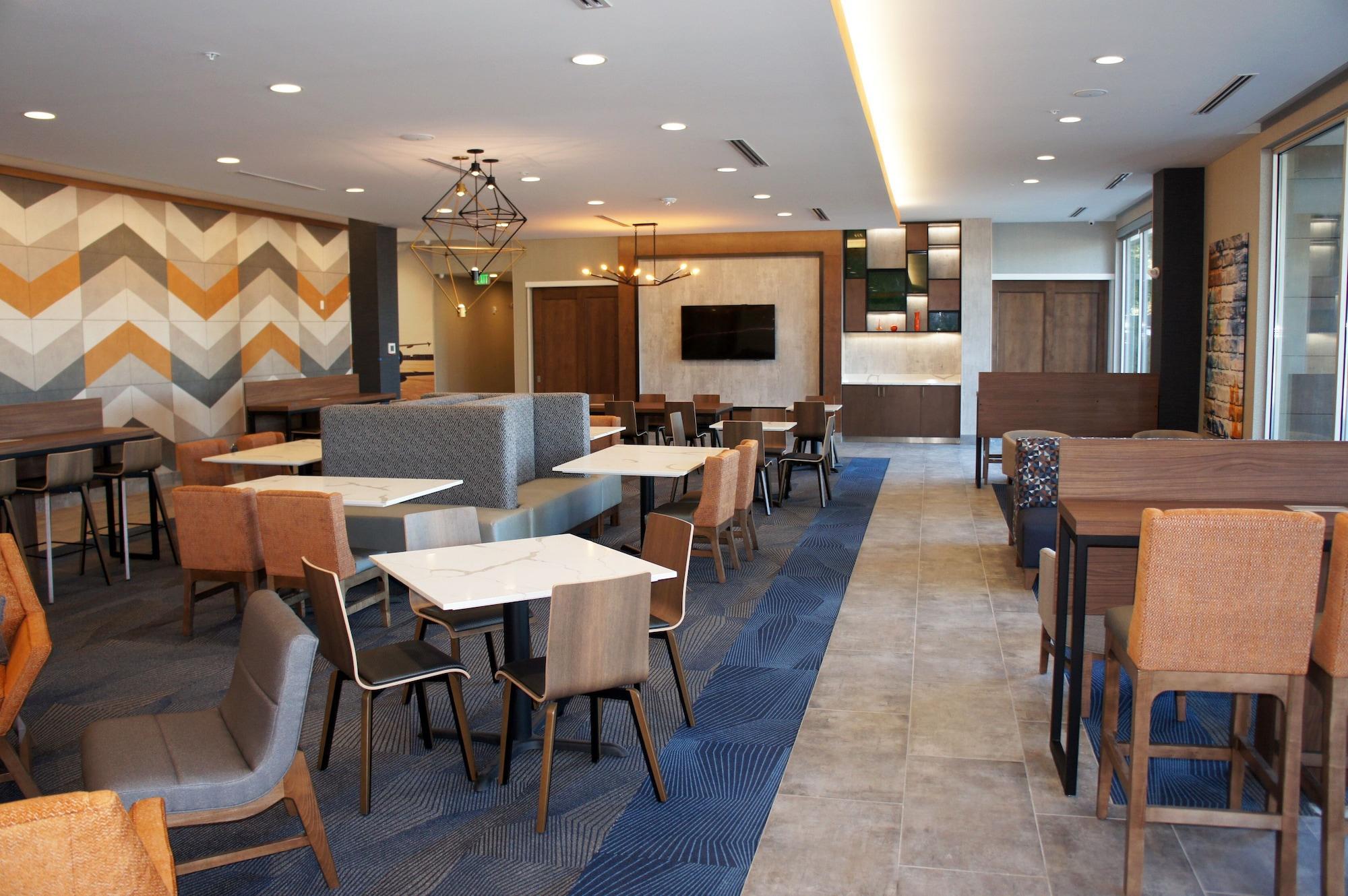 La Quinta Inn & Suites By Wyndham Marysville Exterior photo