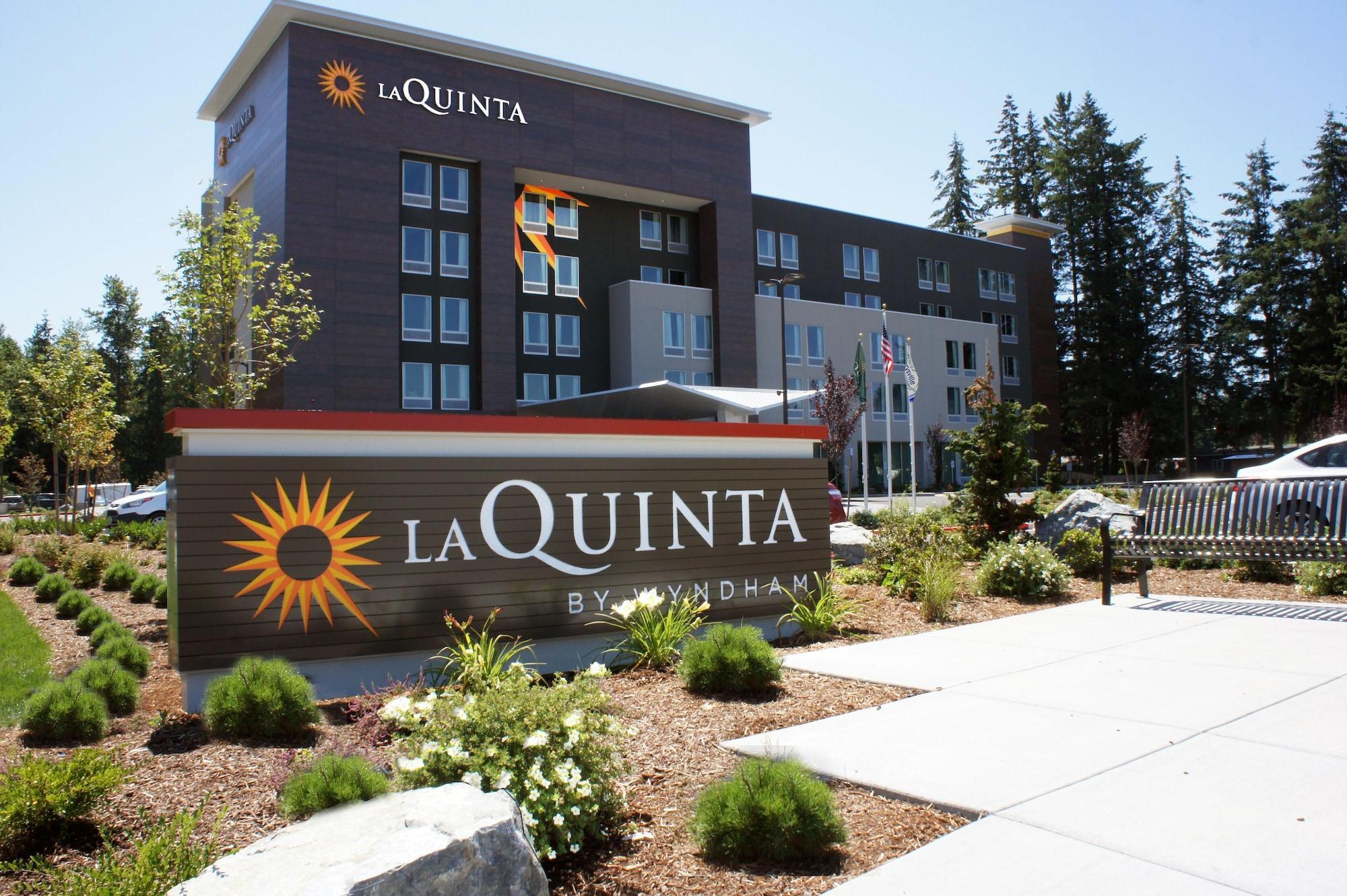 La Quinta Inn & Suites By Wyndham Marysville Exterior photo